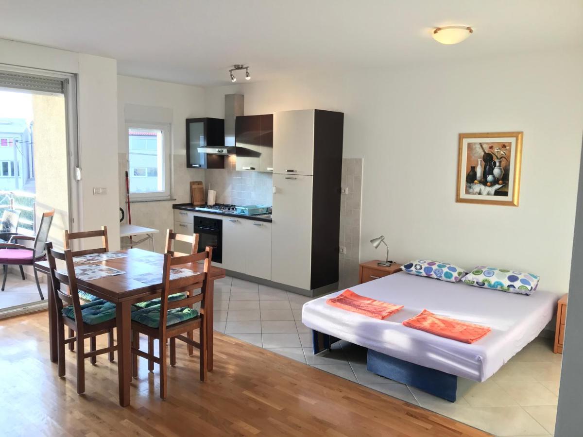 Gala Apartments โอมิช ภายนอก รูปภาพ